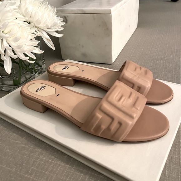Fendi debossed-logo slide sandals- size- 39 sold out everywhere - Picture 4 of 14